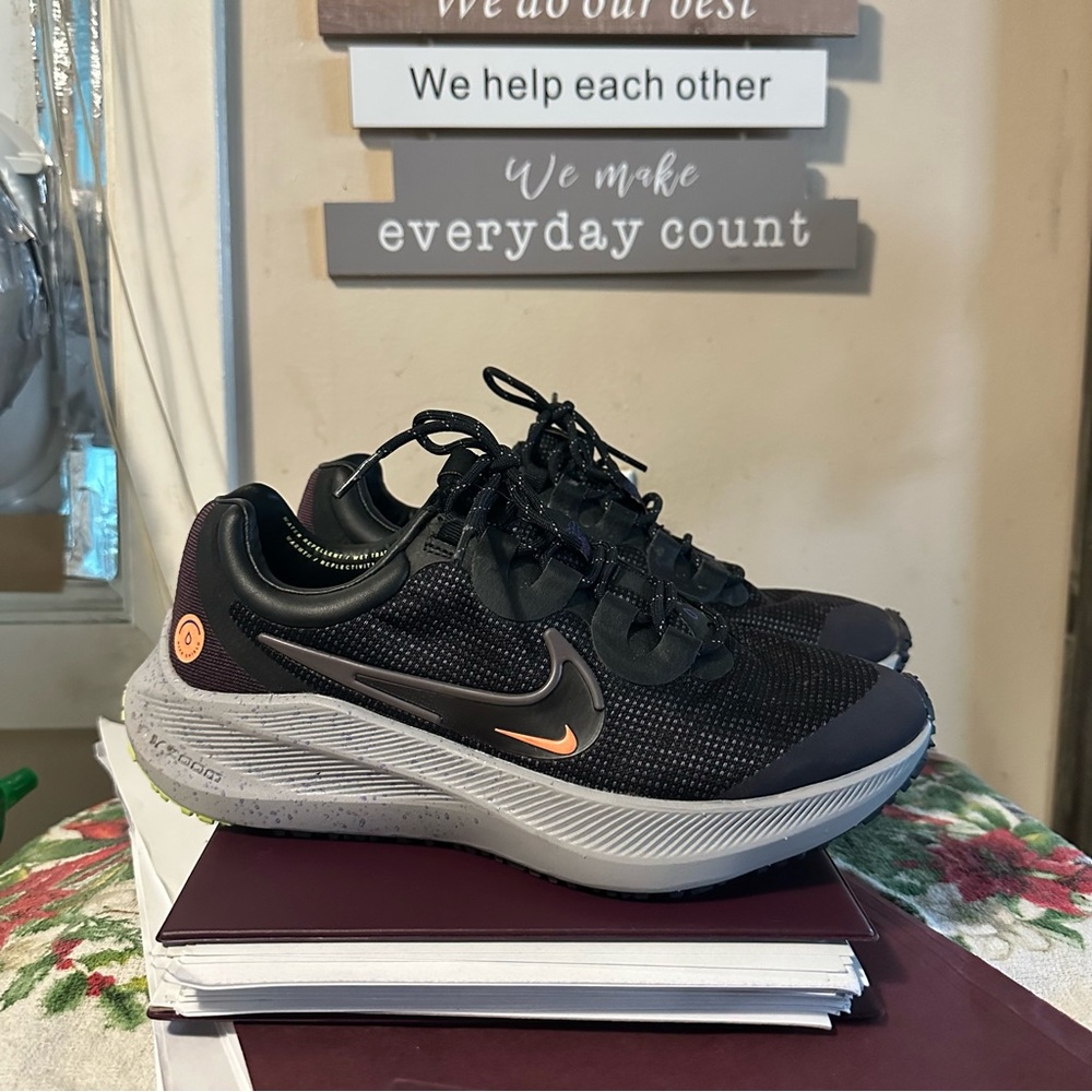 Nike Winflo 8 Shield Womens Running Shoes